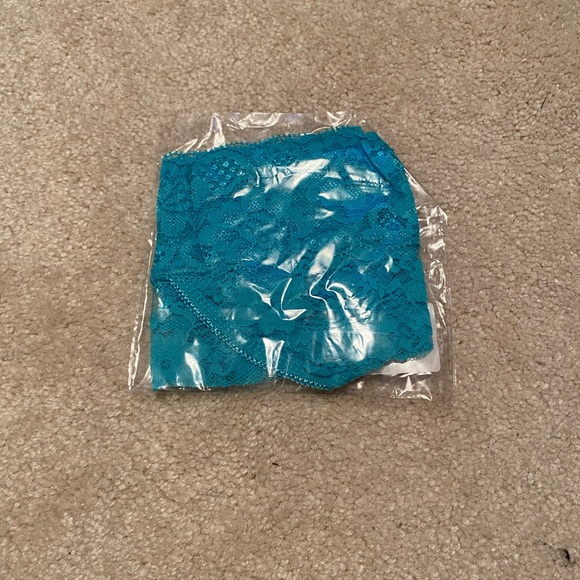 Bundle of 8 Lace Panties - Picture 7 of 9